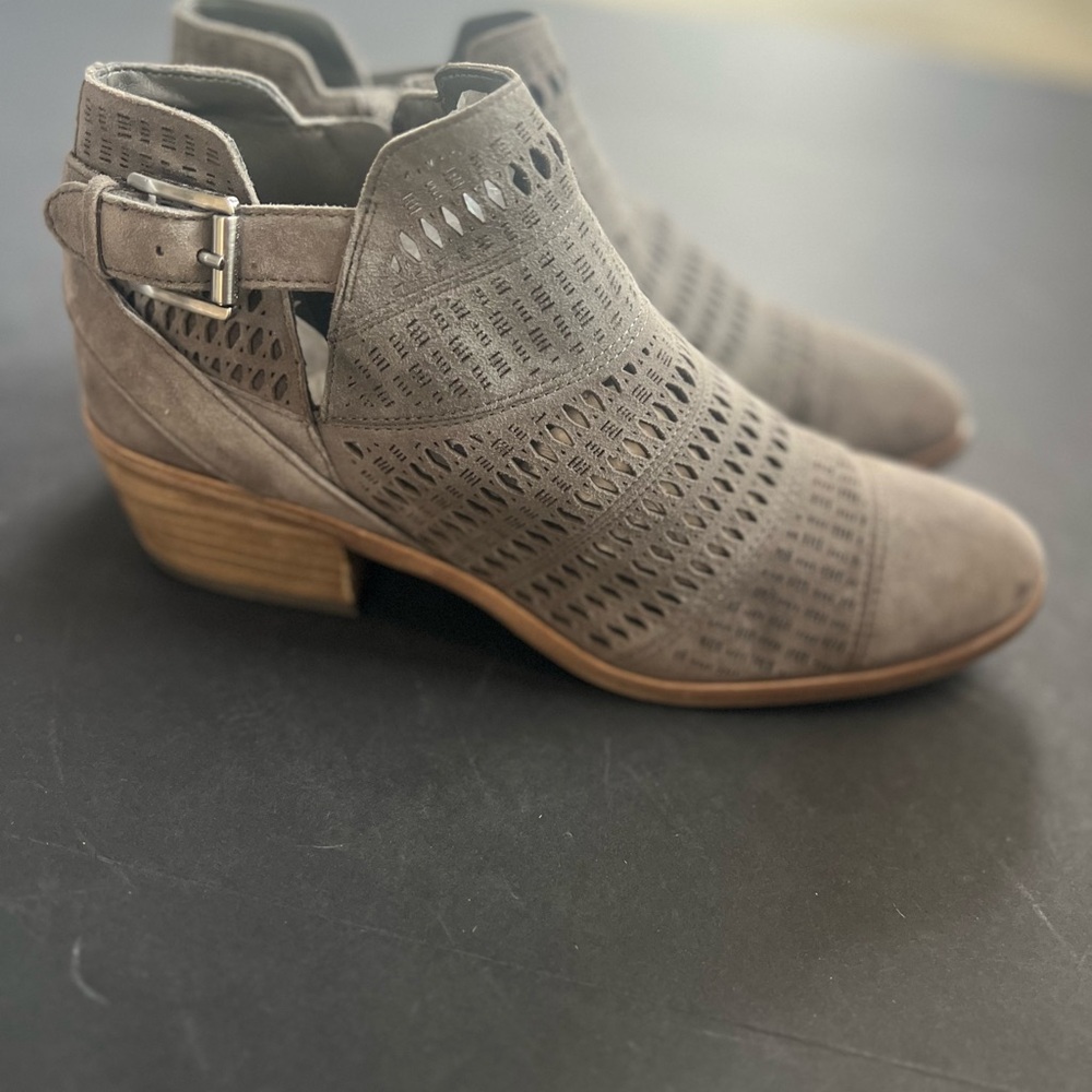 Ladies Vince Camuto gray suede bootie